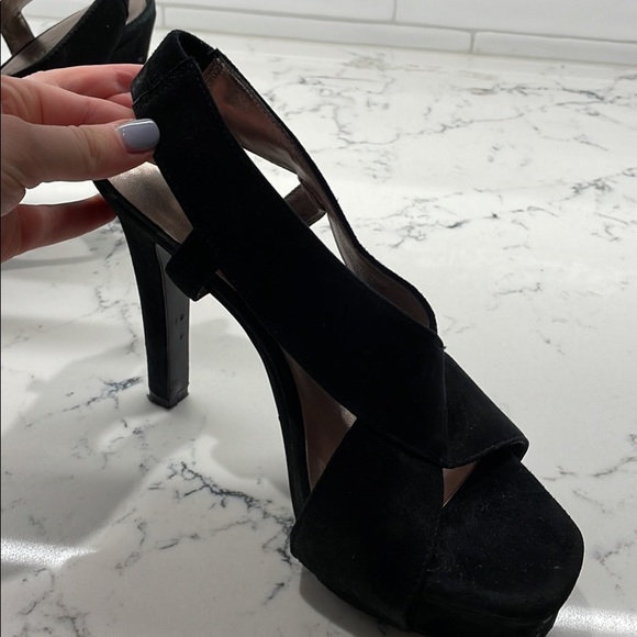Nine West black size 8 heels - Picture 4 of 4